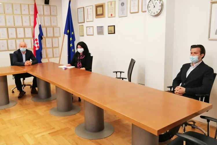 Slika Predstavnici institucija prilikom potpisivanja sporazuma.